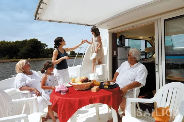Estivale Quattro S - Yacht Charter Sailica