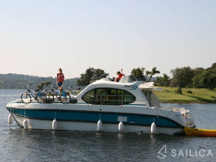 Estivale Quattro S - Yacht Charter Sailica