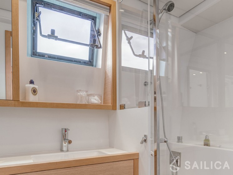 Lagoon 560 - Yacht Charter Sailica