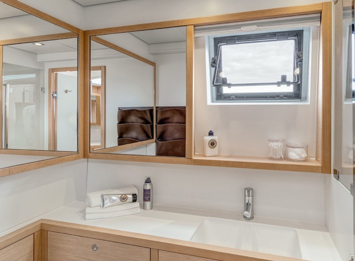 Lagoon 560 - Yacht Charter Sailica