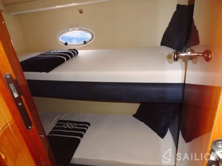 Azimut 42 - Yacht Charter Sailica