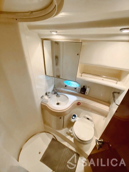 Azimut 42 - Yacht Charter Sailica