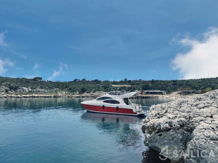 Azimut 42 - Yacht Charter Sailica