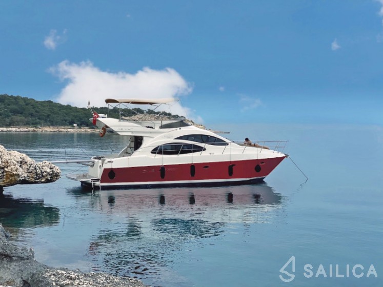 Azimut 42 - Yacht Charter Sailica