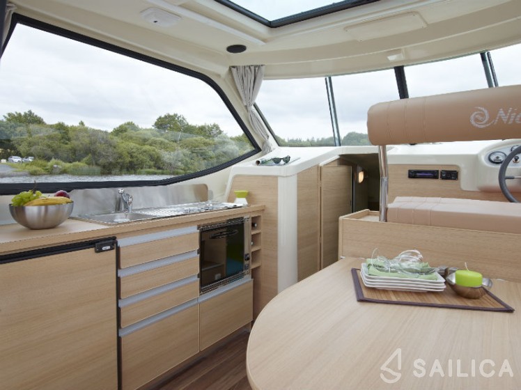Sedan Primo - Yacht Charter Sailica
