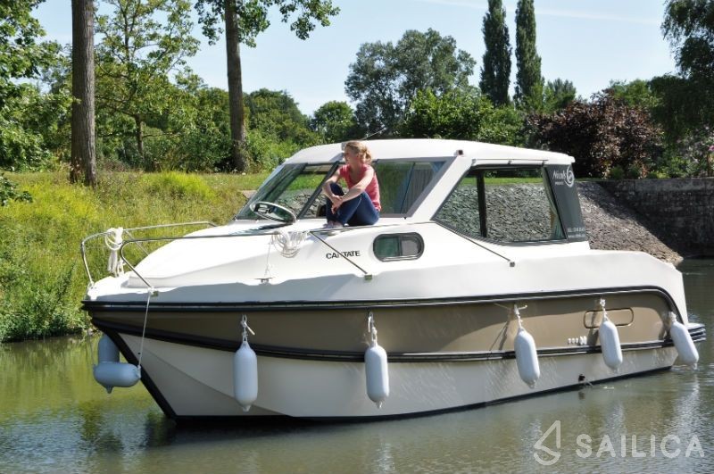 Sedan Primo - Yacht Charter Sailica