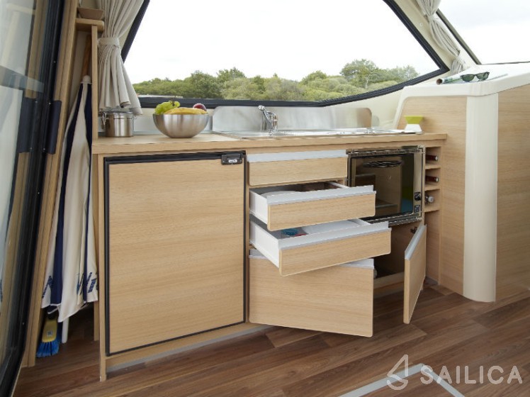 Sedan Primo - Yacht Charter Sailica