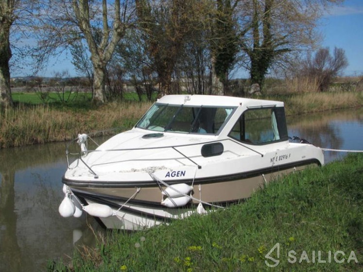 Sedan Primo - Yacht Charter Sailica