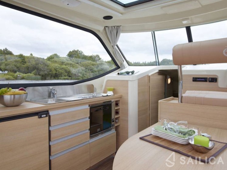 Sedan Primo - Yacht Charter Sailica