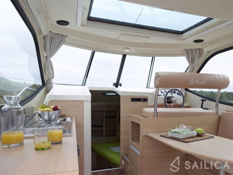 Sedan Primo - Yacht Charter Sailica