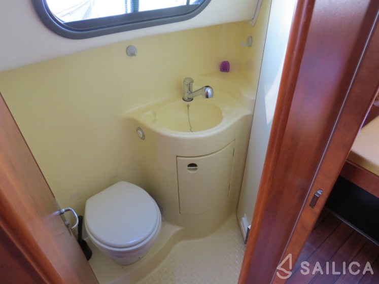 Sedan 1310 - Yacht Charter Sailica