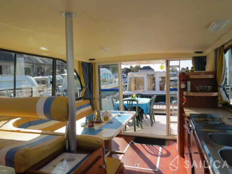 Sedan 1310 - Yacht Charter Sailica