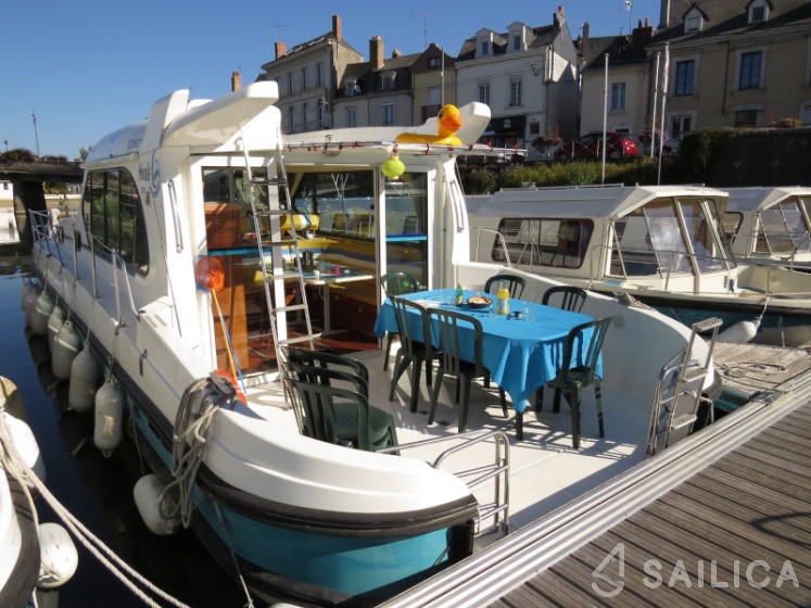 Sedan 1310 - Yacht Charter Sailica