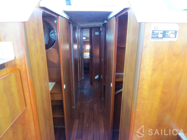 Sedan 1310 - Yacht Charter Sailica