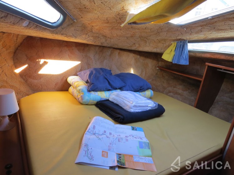 Sedan 1310 - Yacht Charter Sailica