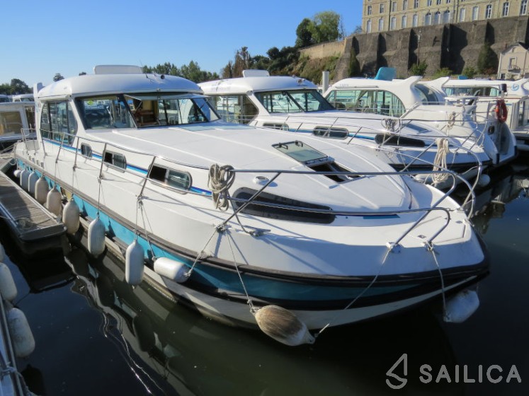 Sedan 1310 - Yacht Charter Sailica