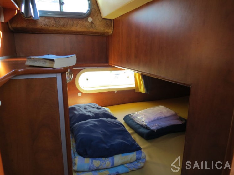 Sedan 1310 - Yacht Charter Sailica
