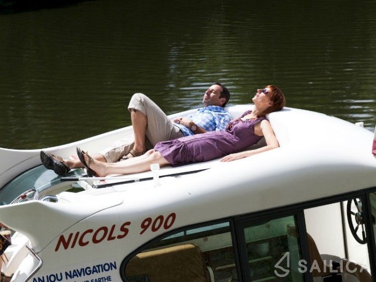 Confort 900 DP - Yacht Charter Sailica