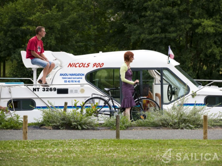 Confort 900 DP - Yacht Charter Sailica