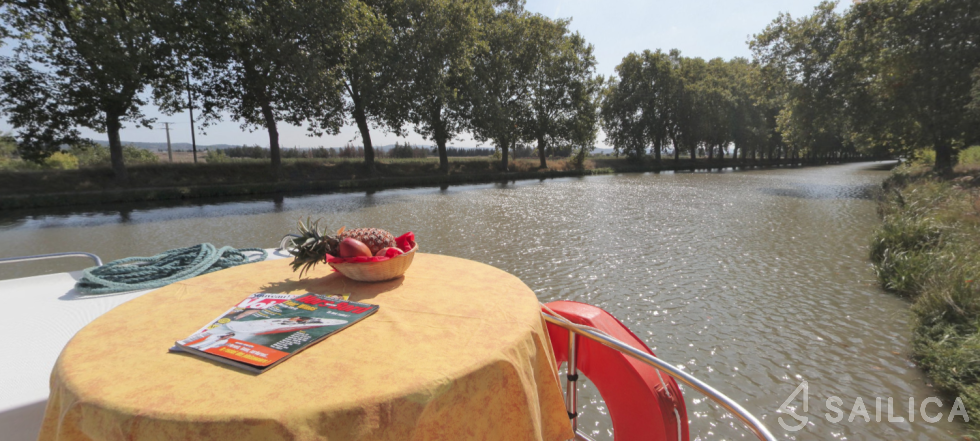 Confort 900 DP - Yacht Charter Sailica