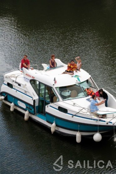 Confort 900 DP - Yacht Charter Sailica