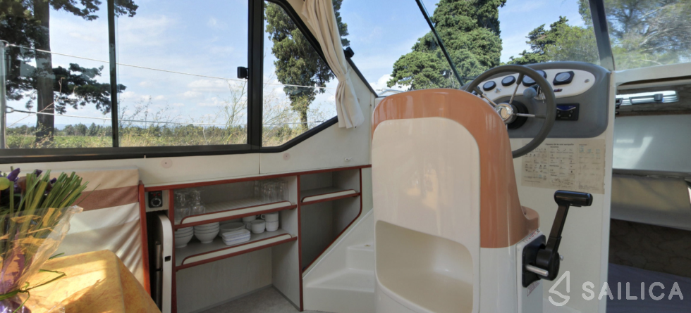 Confort 900 DP - Yacht Charter Sailica