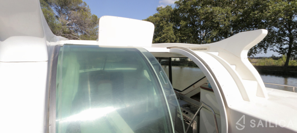 Confort 1100 - Yacht Charter Sailica