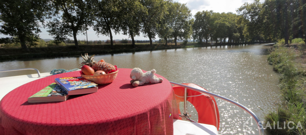 Confort 1100 - Yacht Charter Sailica