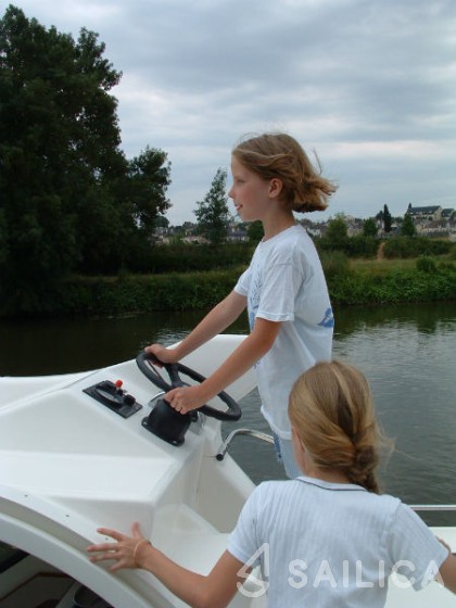 Confort 1100 - Yacht Charter Sailica