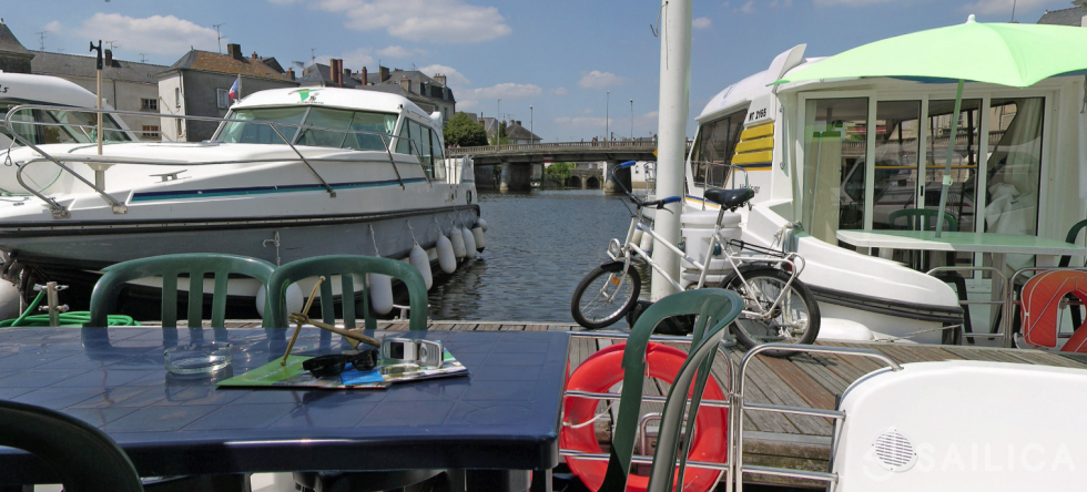 Sedan 1170 - Yacht Charter Sailica