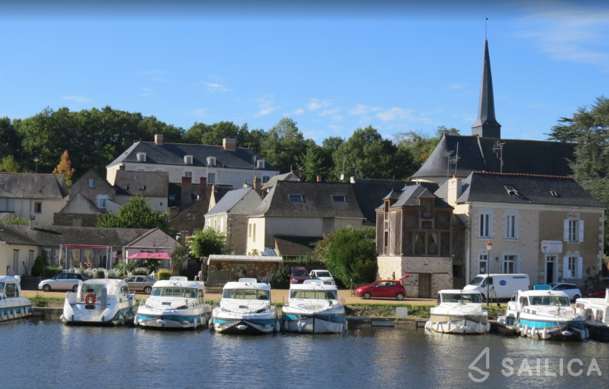 Sedan 1170 - Yacht Charter Sailica