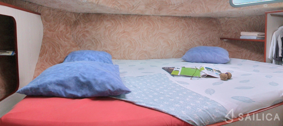 Sedan 1170 - Yacht Charter Sailica