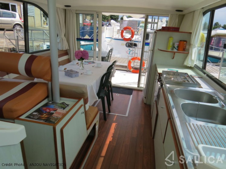 Sedan 1010 - Yacht Charter Sailica