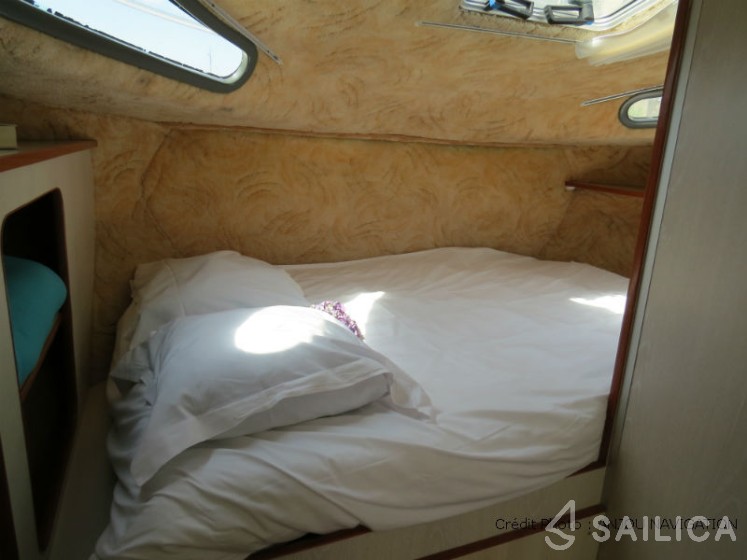 Sedan 1010 - Yacht Charter Sailica