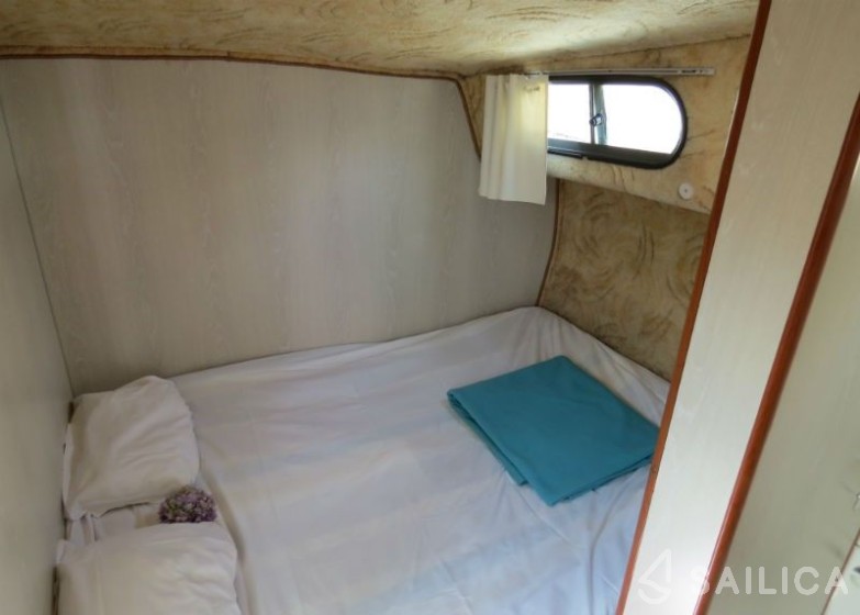 Sedan 1010 - Yacht Charter Sailica