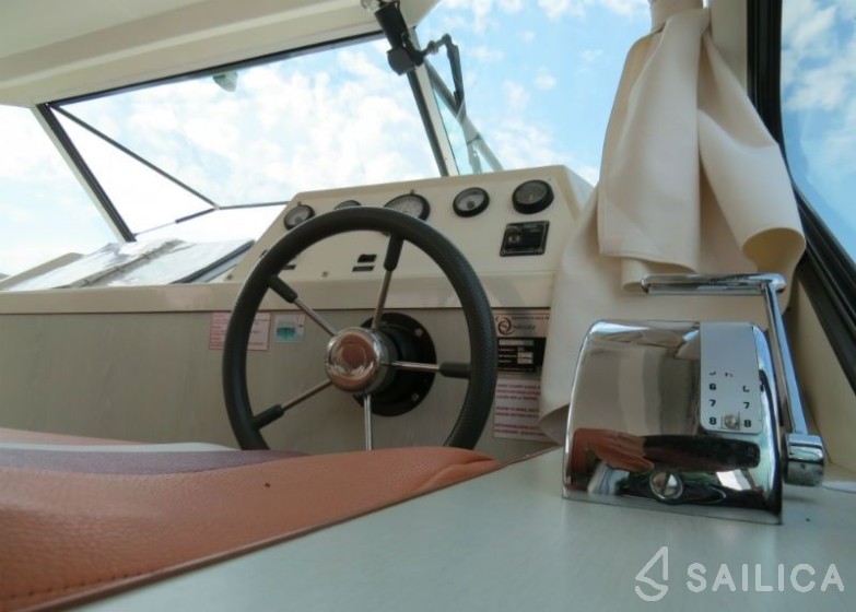 Sedan 1010 - Yacht Charter Sailica