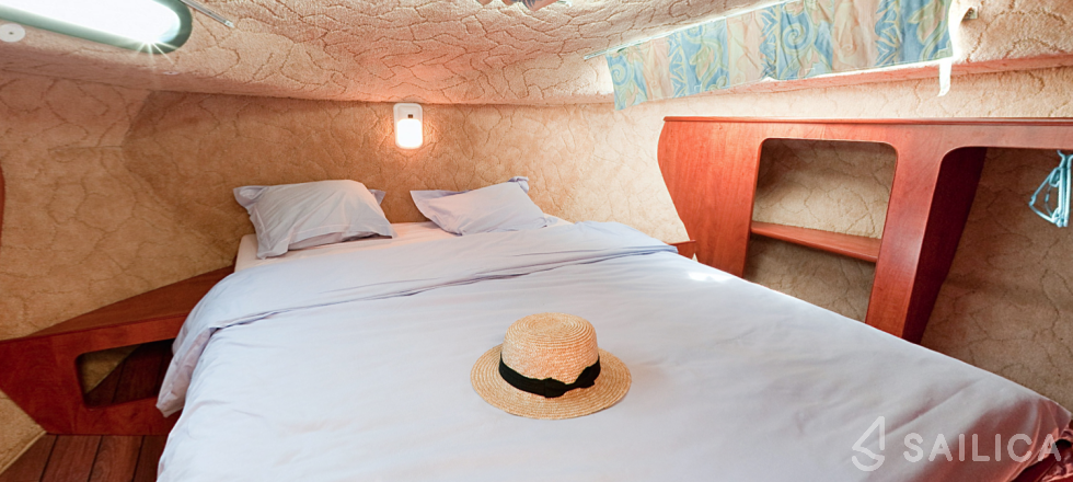 Sedan 1000 - Yacht Charter Sailica