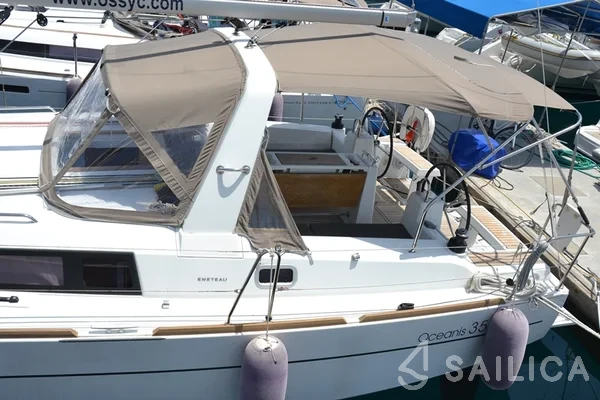Oceanis 35 - Yacht Charter Sailica