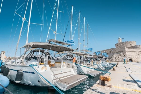 Bavaria 51 Cruiser - Yacht Charter Sailica
