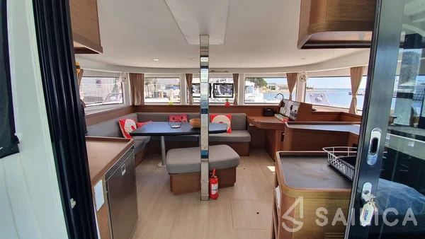 Lagoon 42 - Yacht Charter Sailica