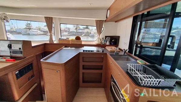 Lagoon 42 - Yacht Charter Sailica