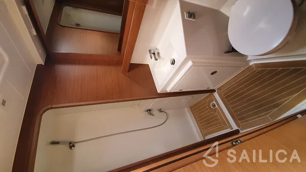 Lagoon 42 - Yacht Charter Sailica