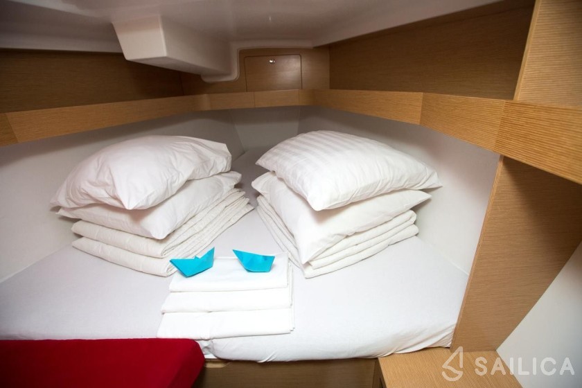 Elan 350 Performance - Yacht Charter Sailica