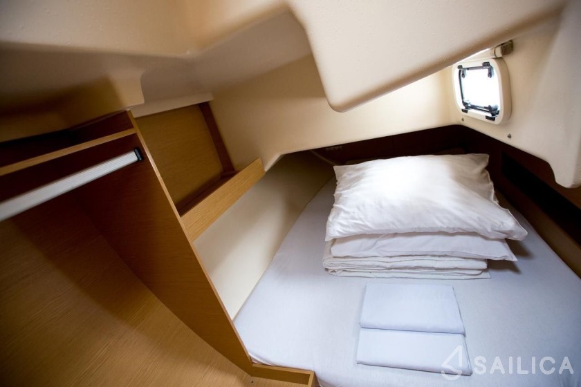 Elan 350 Performance - Yacht Charter Sailica