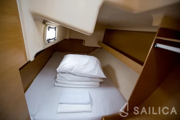 Elan 350 Performance - Yacht Charter Sailica