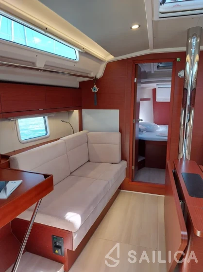 Hanse 418 - Yacht Charter Sailica