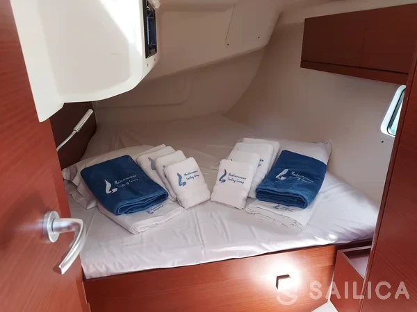 Hanse 418 - Yacht Charter Sailica