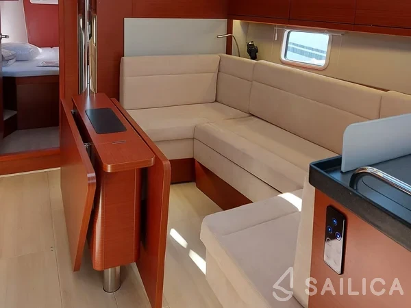 Hanse 418 - Yacht Charter Sailica