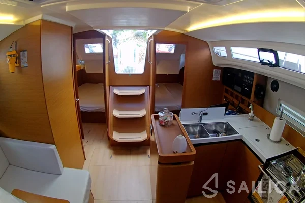 Sun Odyssey 410 - Yacht Charter Sailica