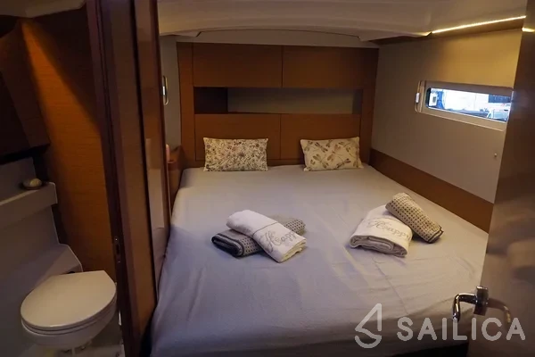 Sun Odyssey 410 - Yacht Charter Sailica
